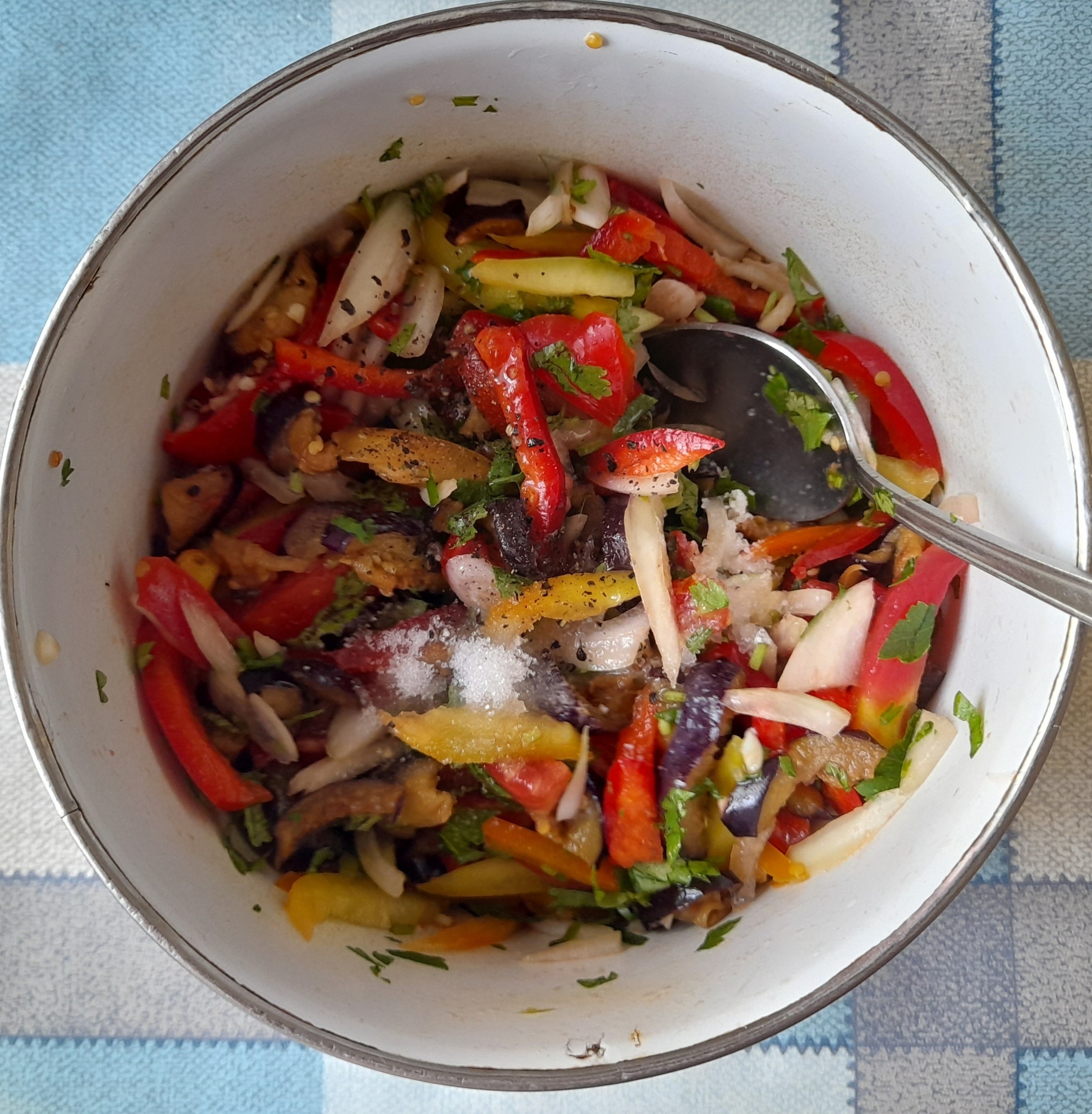 Салат из баклажанов с овощами и кетчупом "махеевъ"#махеевъ: шаг 12