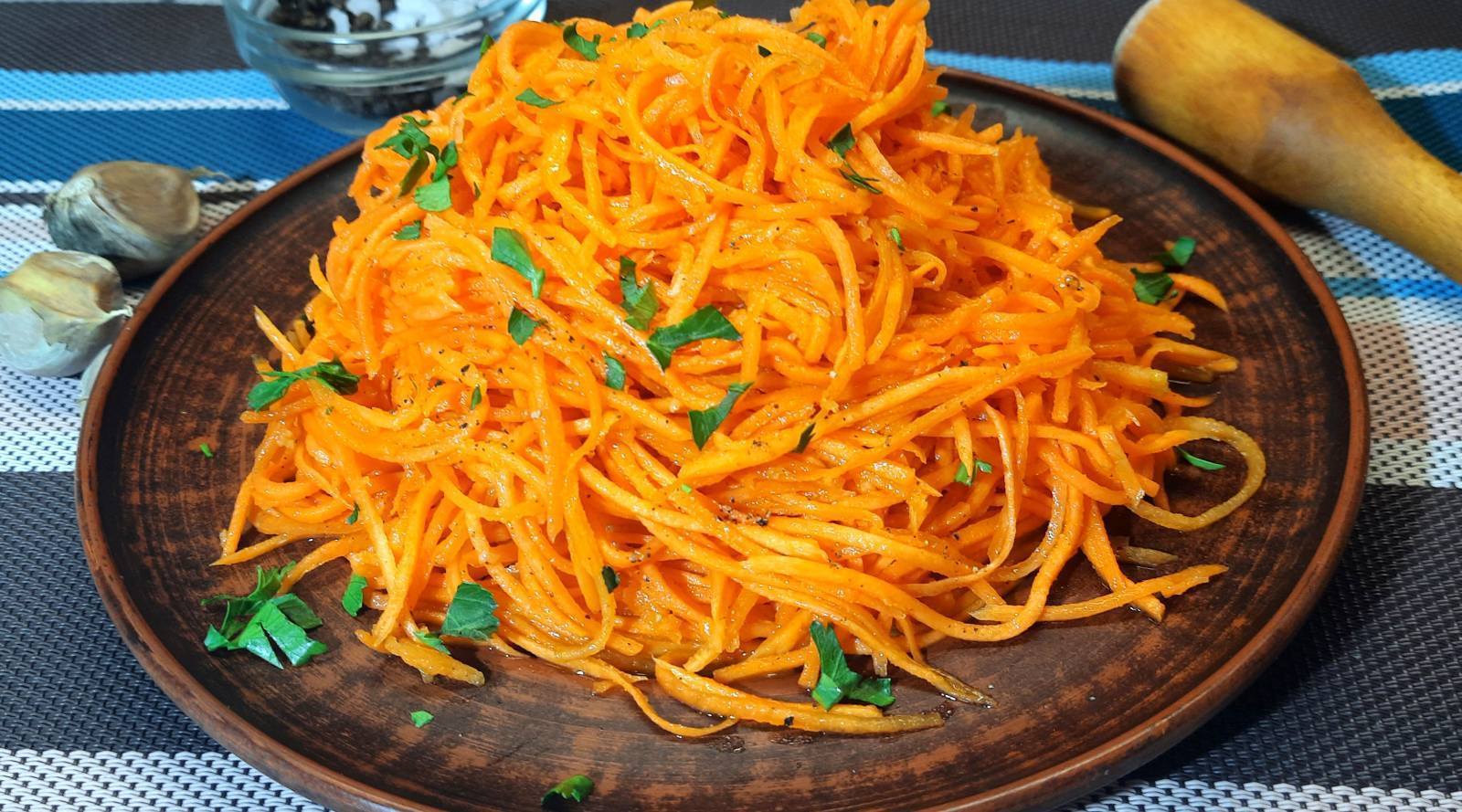Фото к рецепту: Маринованная морковь по-корейски