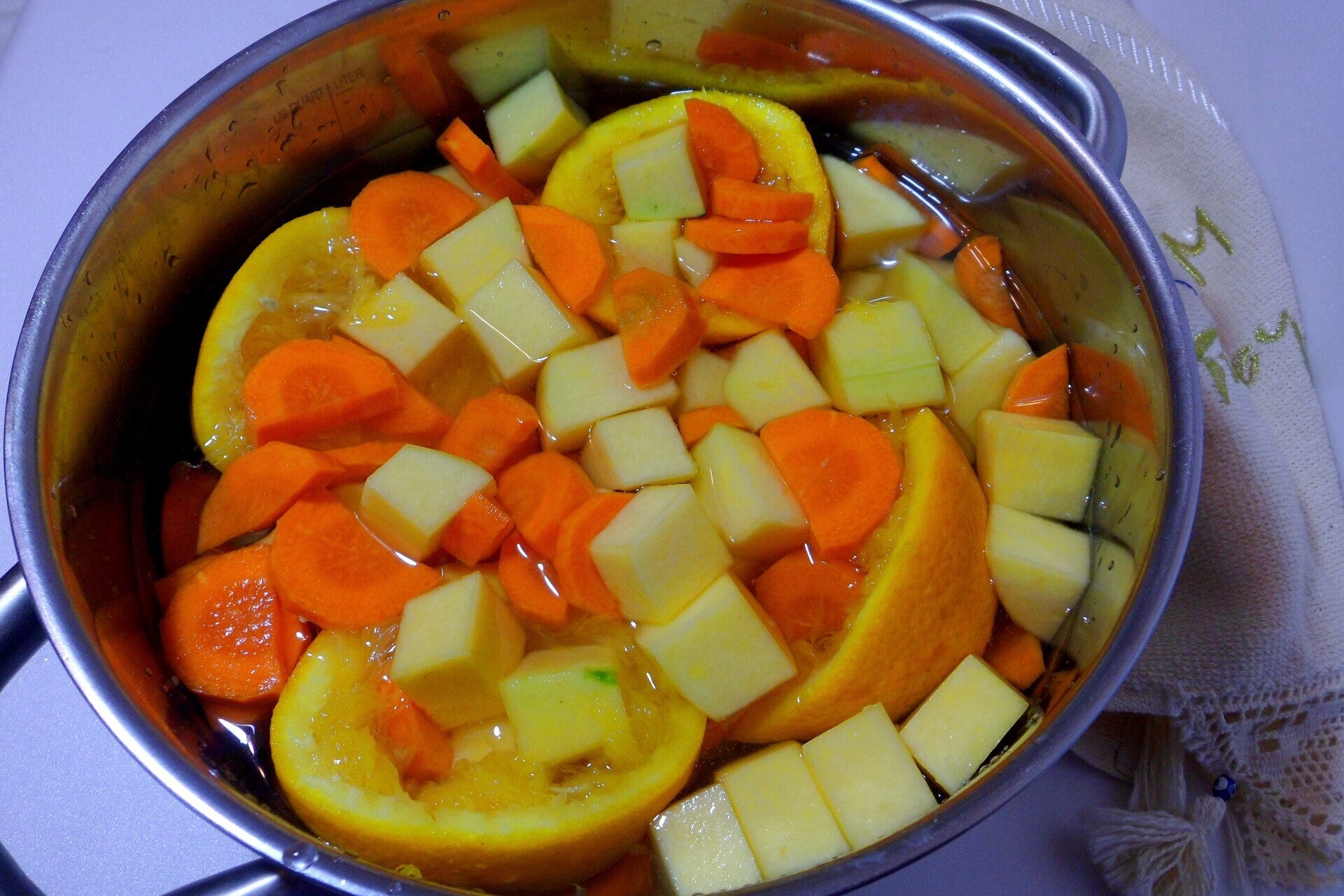 Натуральный сок из тыквы, моркови и цитрусовых на зиму: шаг 3