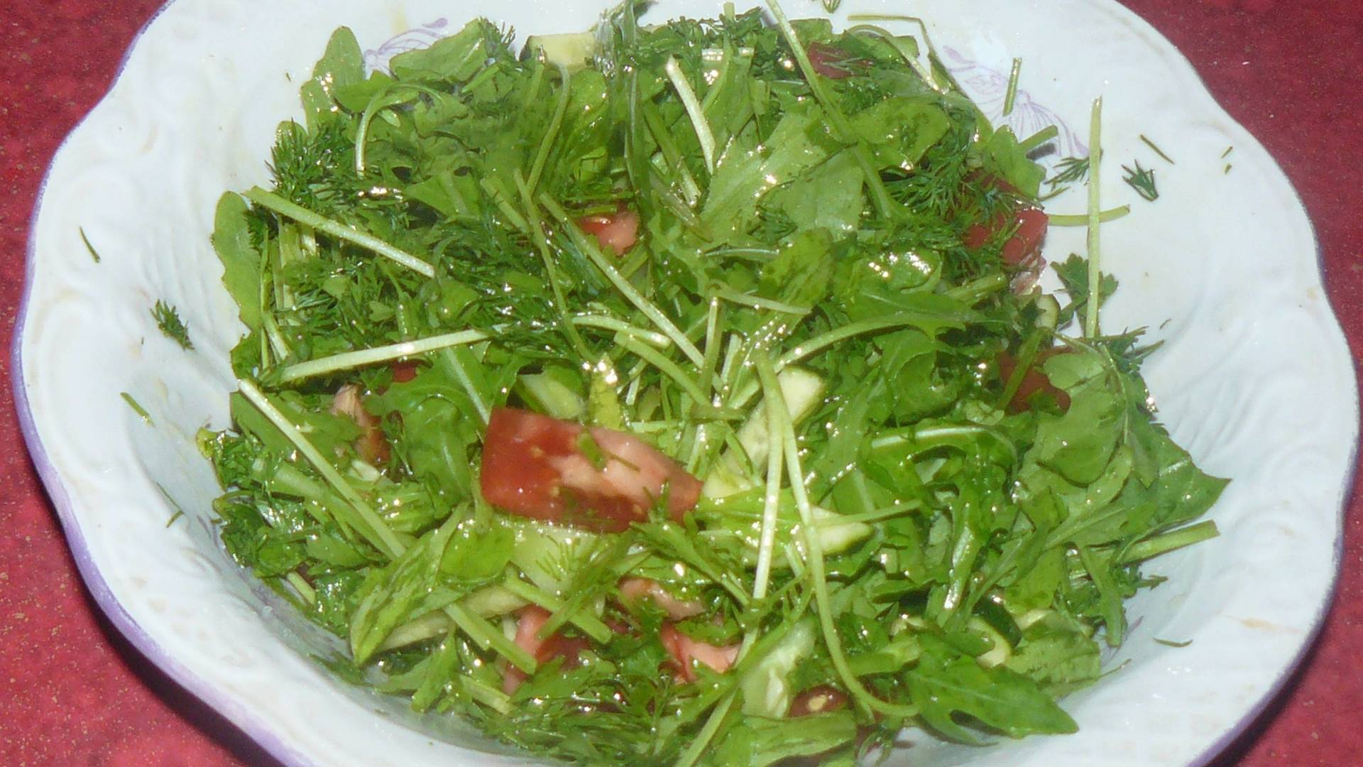 Фото к рецепту: Легкий летний салат с рукколой