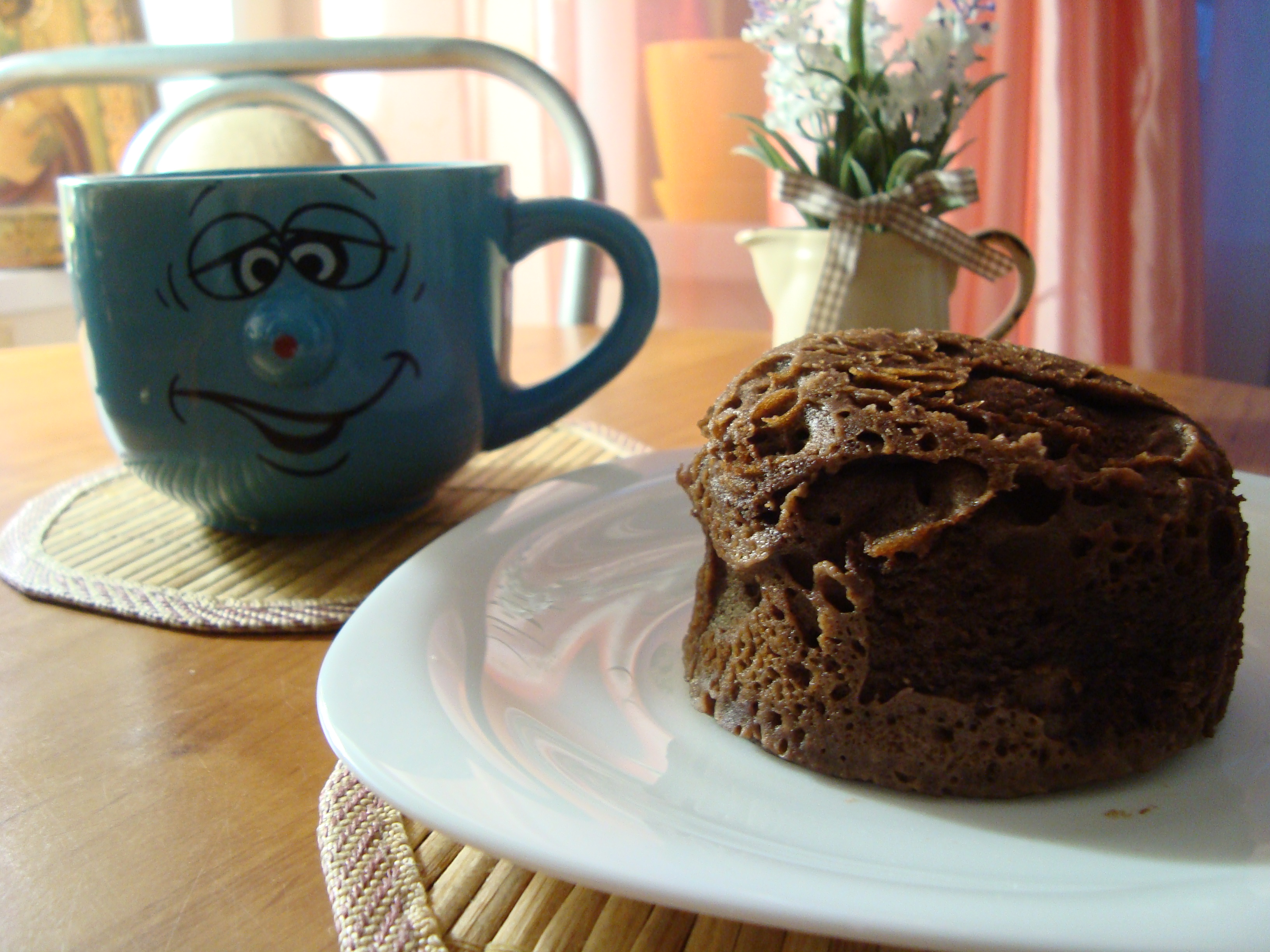Шоколадный бисквит из микро "гости на пороге": шаг 5