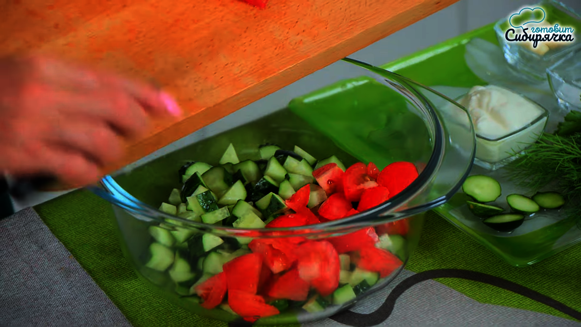 Закусочный овощной салат с баклажанами и зеленью: шаг 2