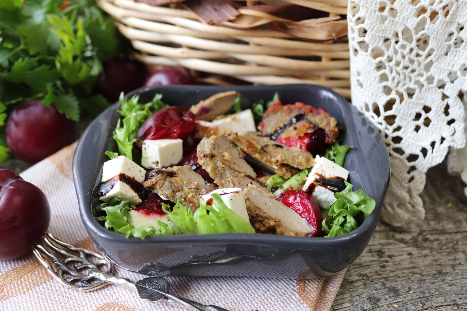 Салат из куриной печени с карамелизированными сливами #блюдосизюминкой: шаг 4