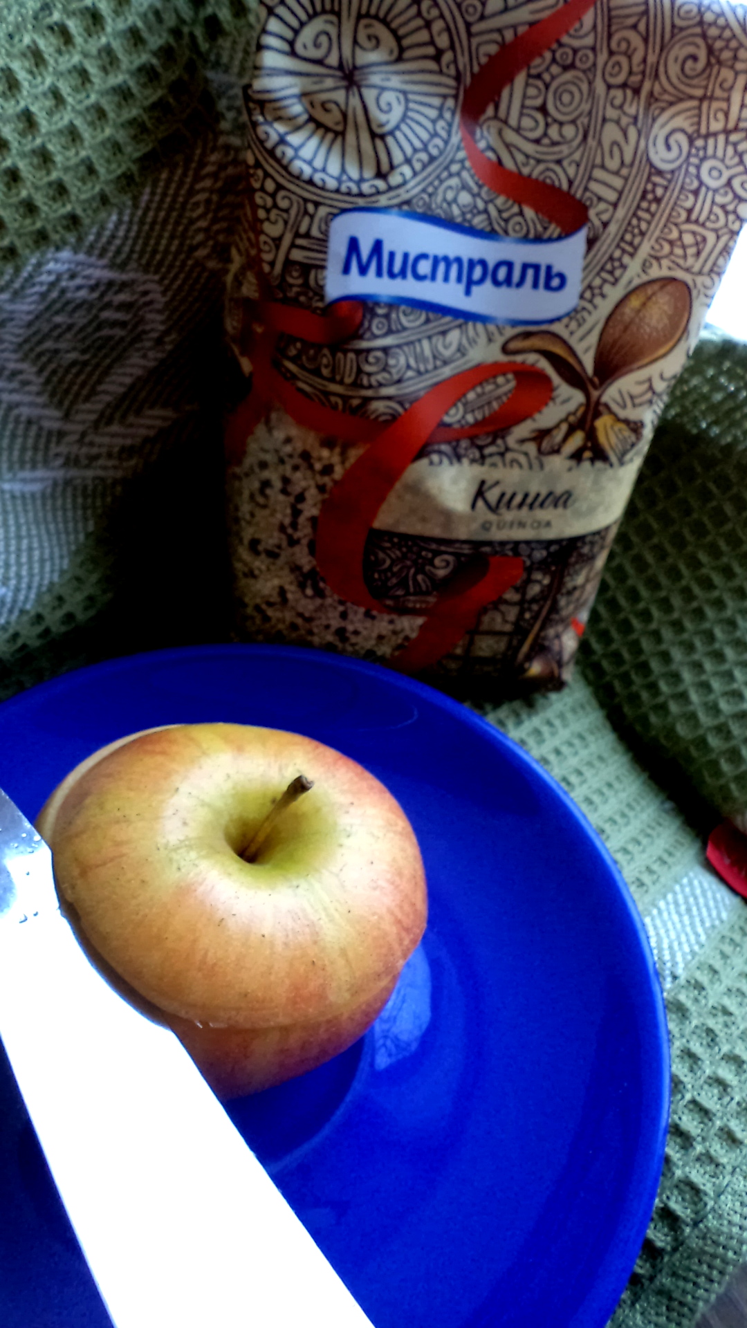 Яблоки в белом берете, запеченные с творогом и киноа: шаг 1
