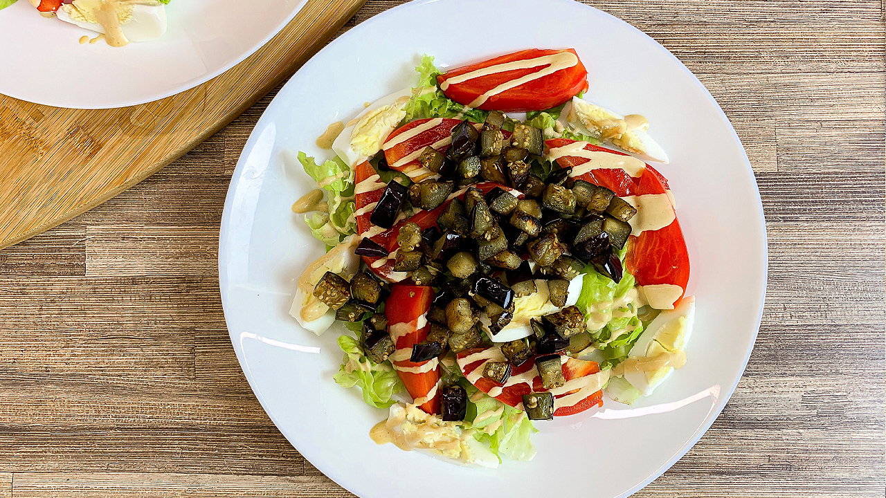 Фото к рецепту: Теплый салат из баклажанов