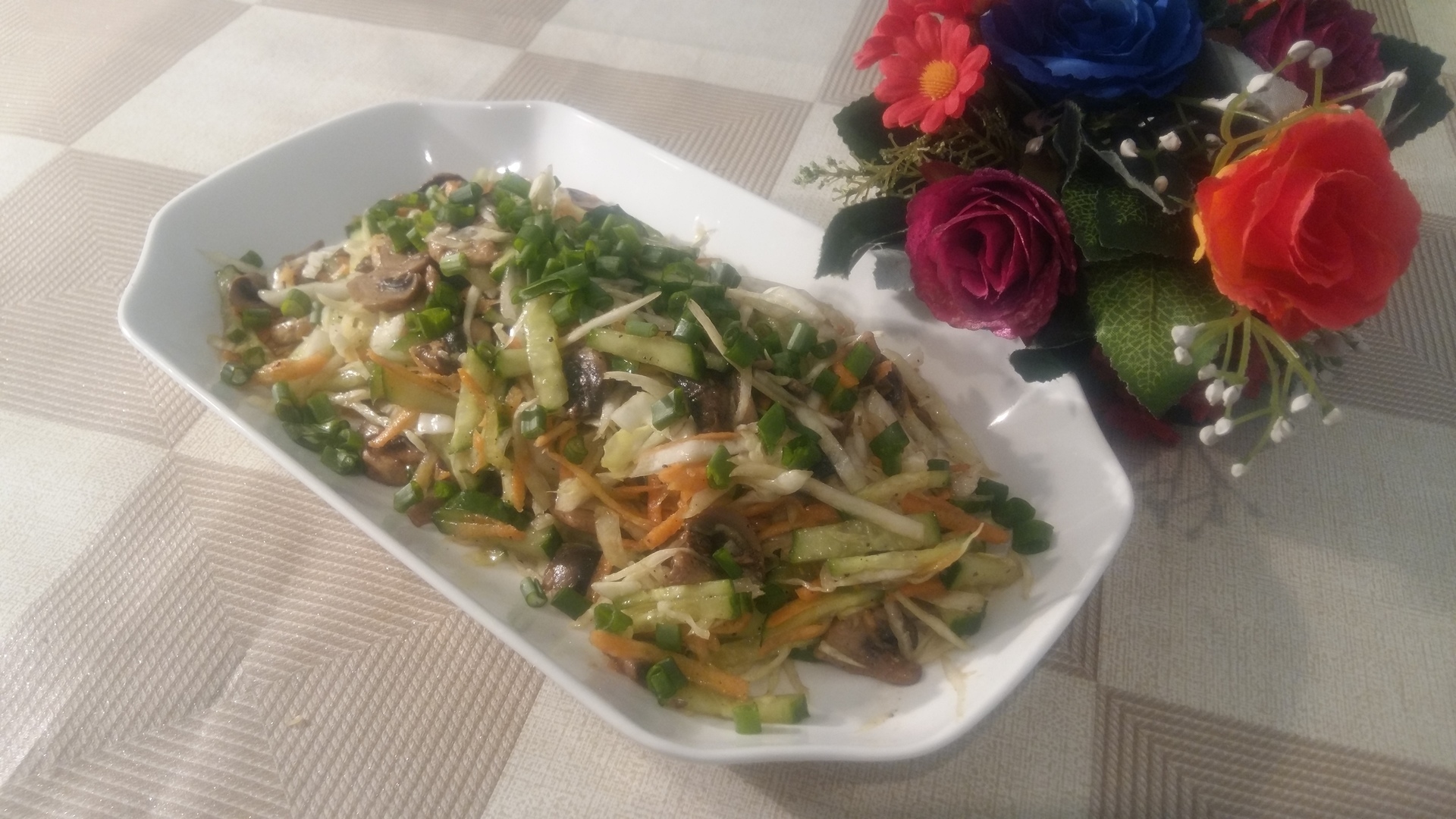 Фото к рецепту: Постный салат, без масла, простой и быстрый рецепт