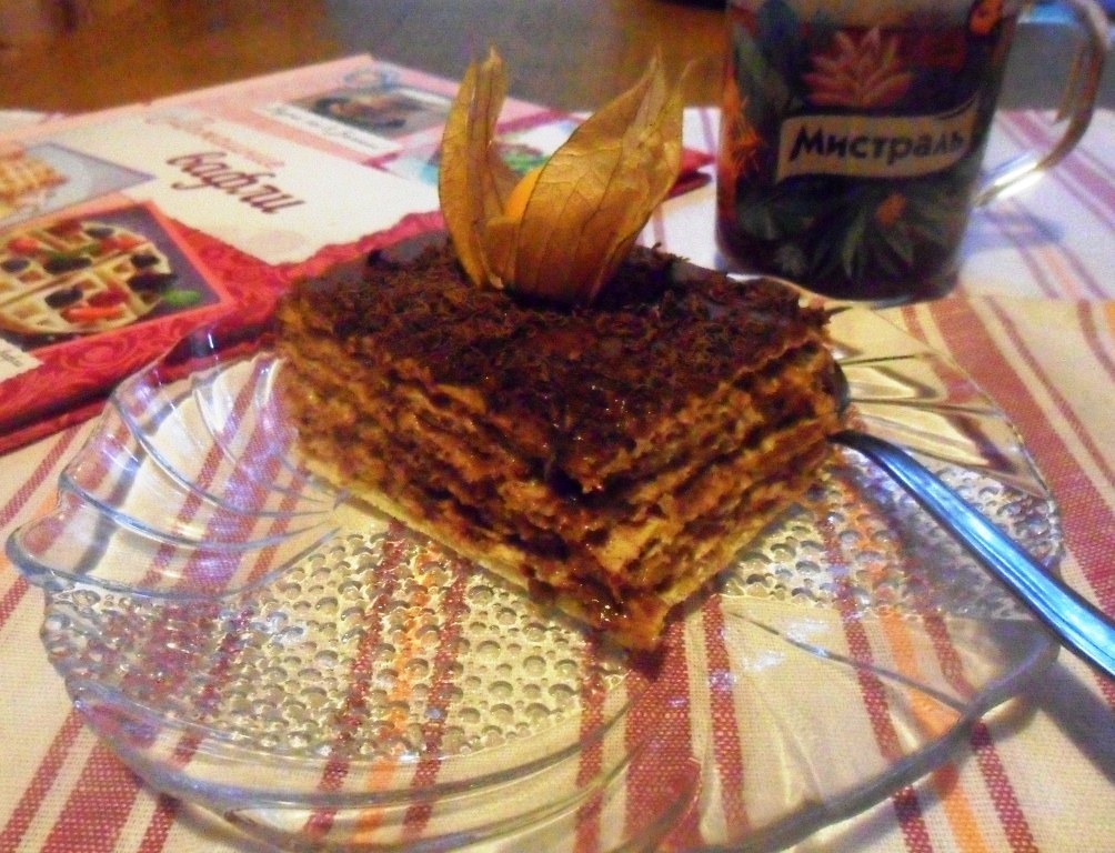 Фото к рецепту: Вафельный торт с шоколадным кремом "чарующий шоколад"