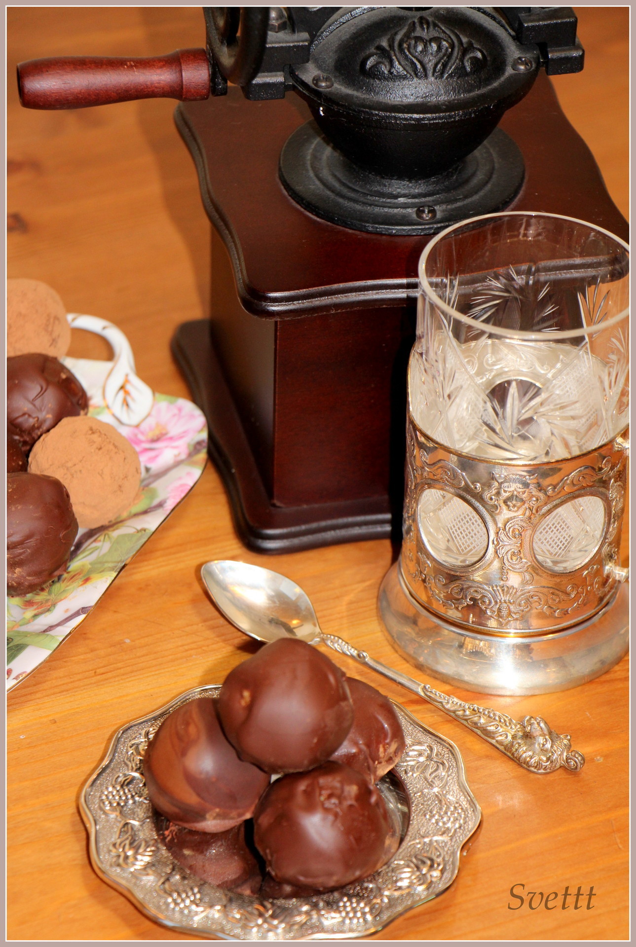 Фото к рецепту: Домашние конфеты "не может быть" со вкусом халвы