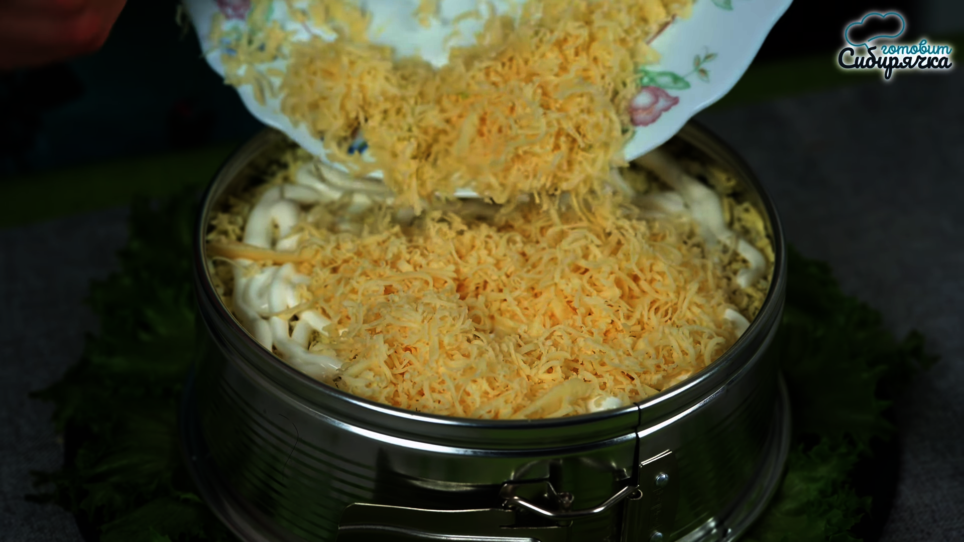 Слоеный салат «невеста» с копченой курицей и картошкой: шаг 6