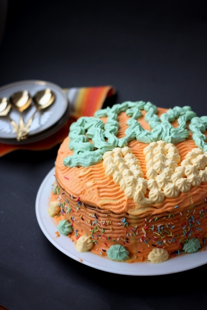 Фото к рецепту: Морковно-черёмуховый торт "на радость хвостикам"