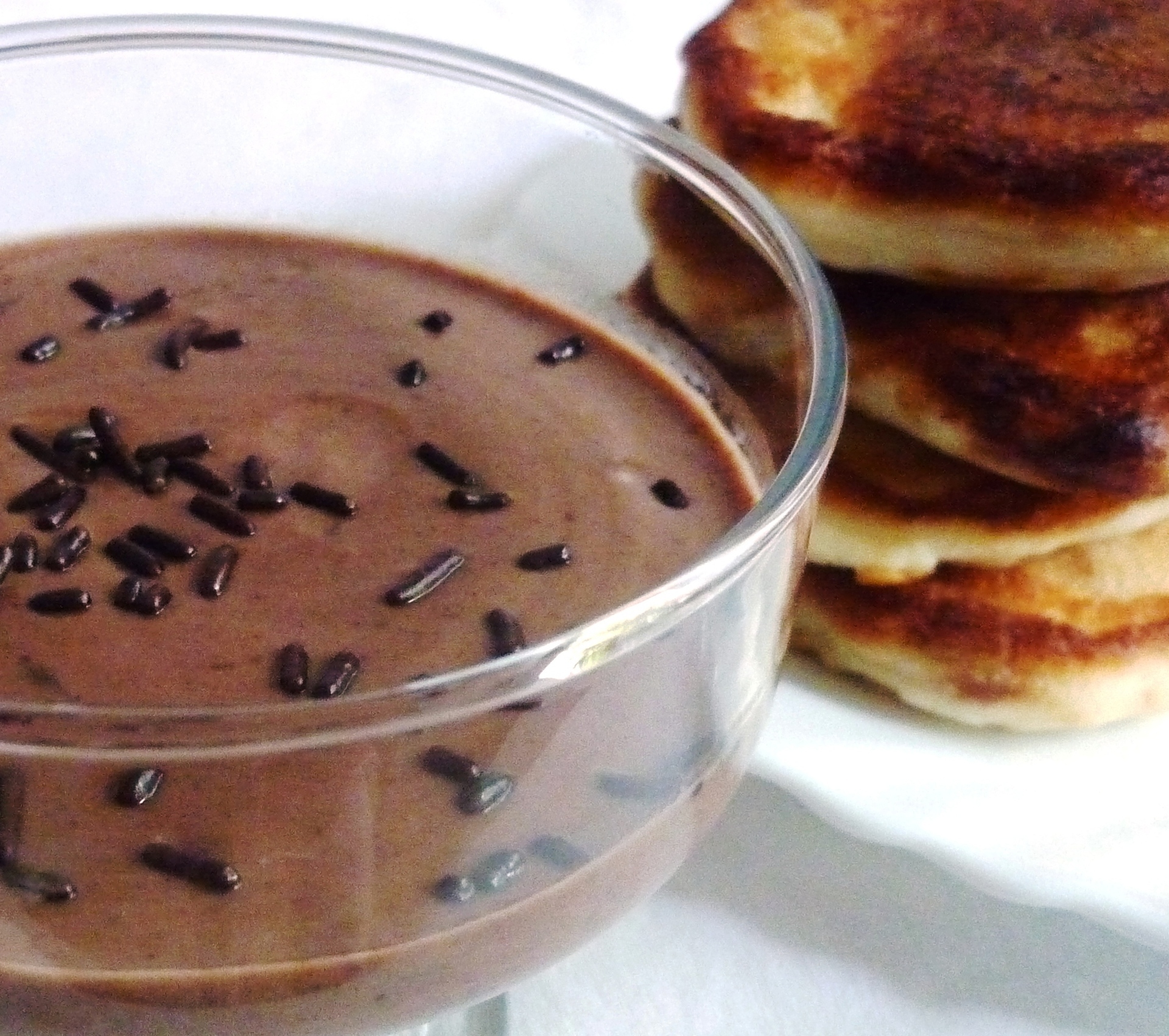 Фото к рецепту: Шоколадный соус для панкейков,блинчиков,десертов за 2 минуты