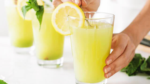 Фото к рецепту: Лимонад, три вкусных рецепта