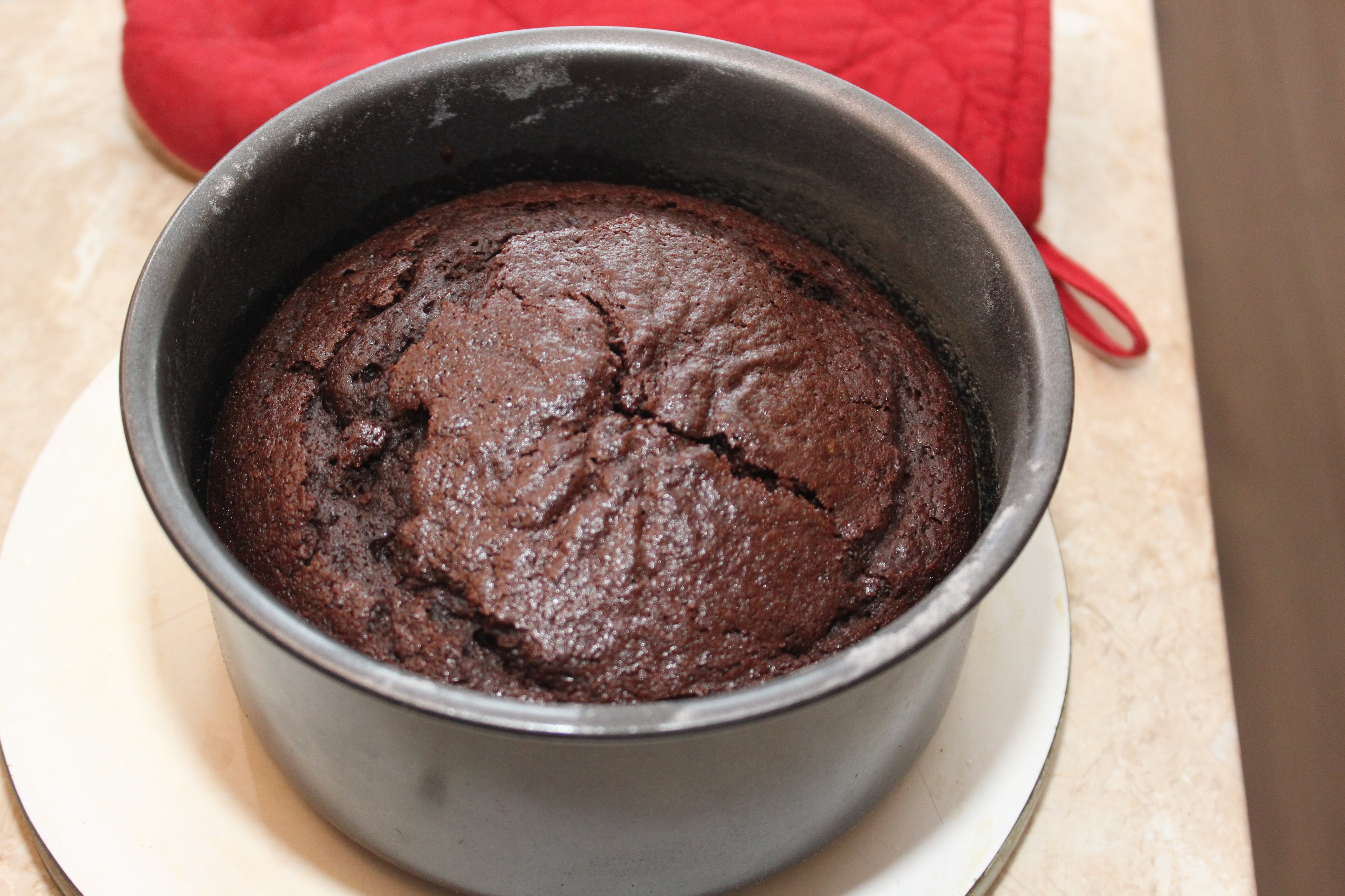 Шоколадный торт с творожно-смородиновым кремом : шаг 8