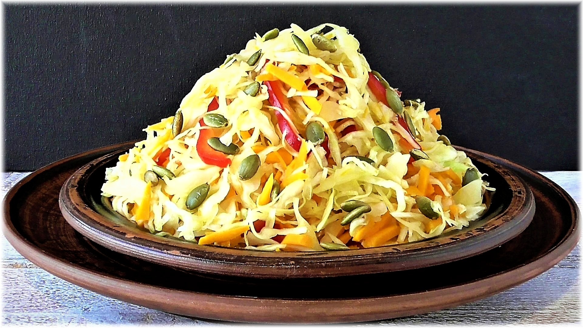 Фото к рецепту: Салат из капусты и тыквы