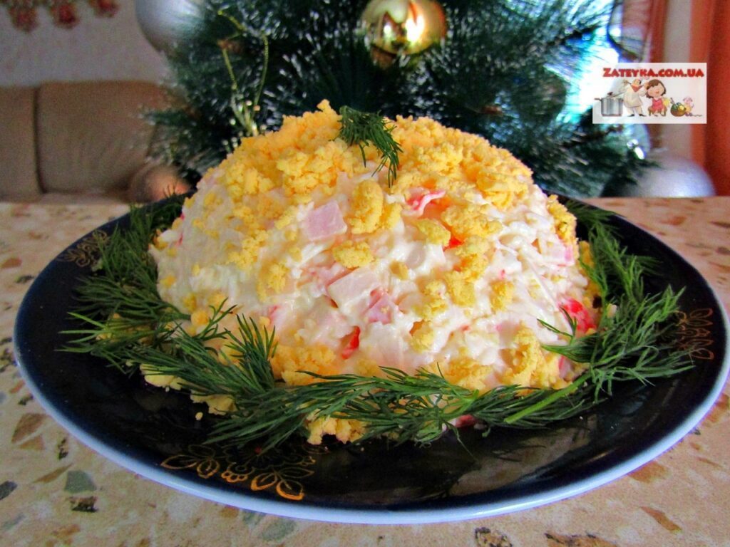 Фото к рецепту: Салат с крабовыми палочками и плавленым сыром