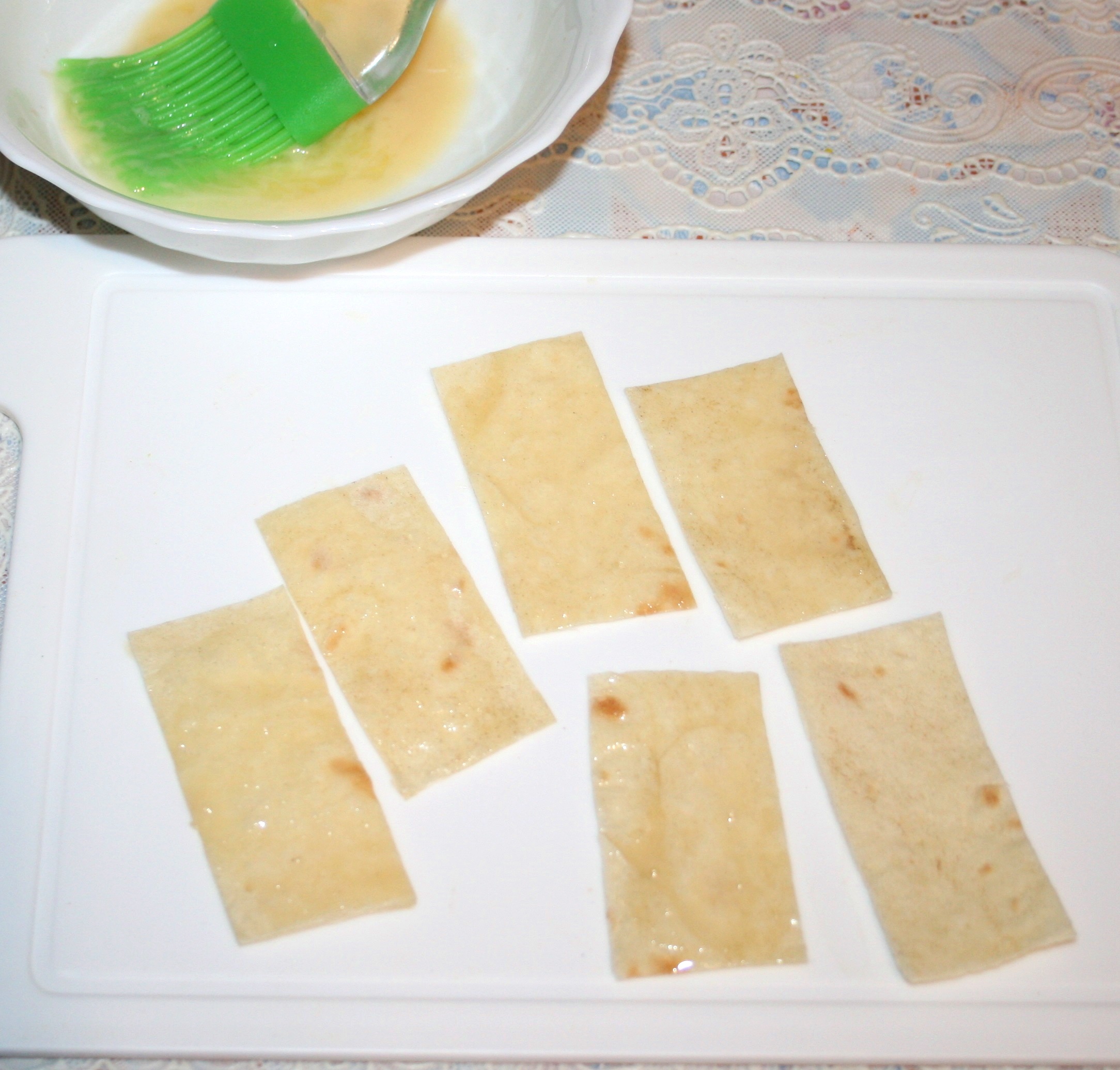 Овощной салат с креветками в тарталетках из лаваша: шаг 2