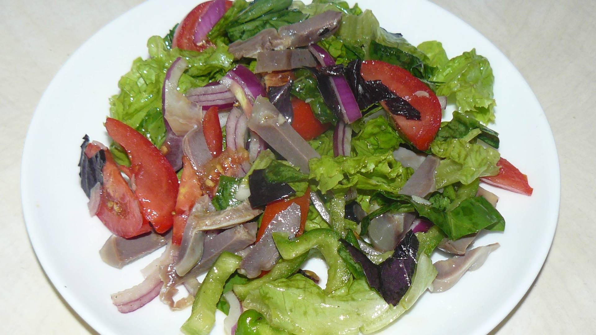 Фото к рецепту: Летний салат с желудками