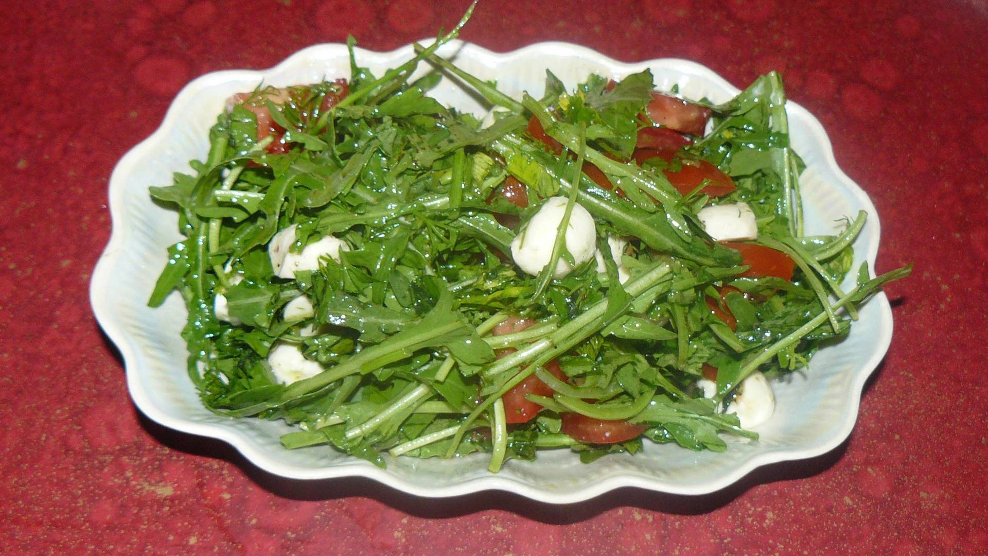 Фото к рецепту: Салат с рукколой и моцареллой