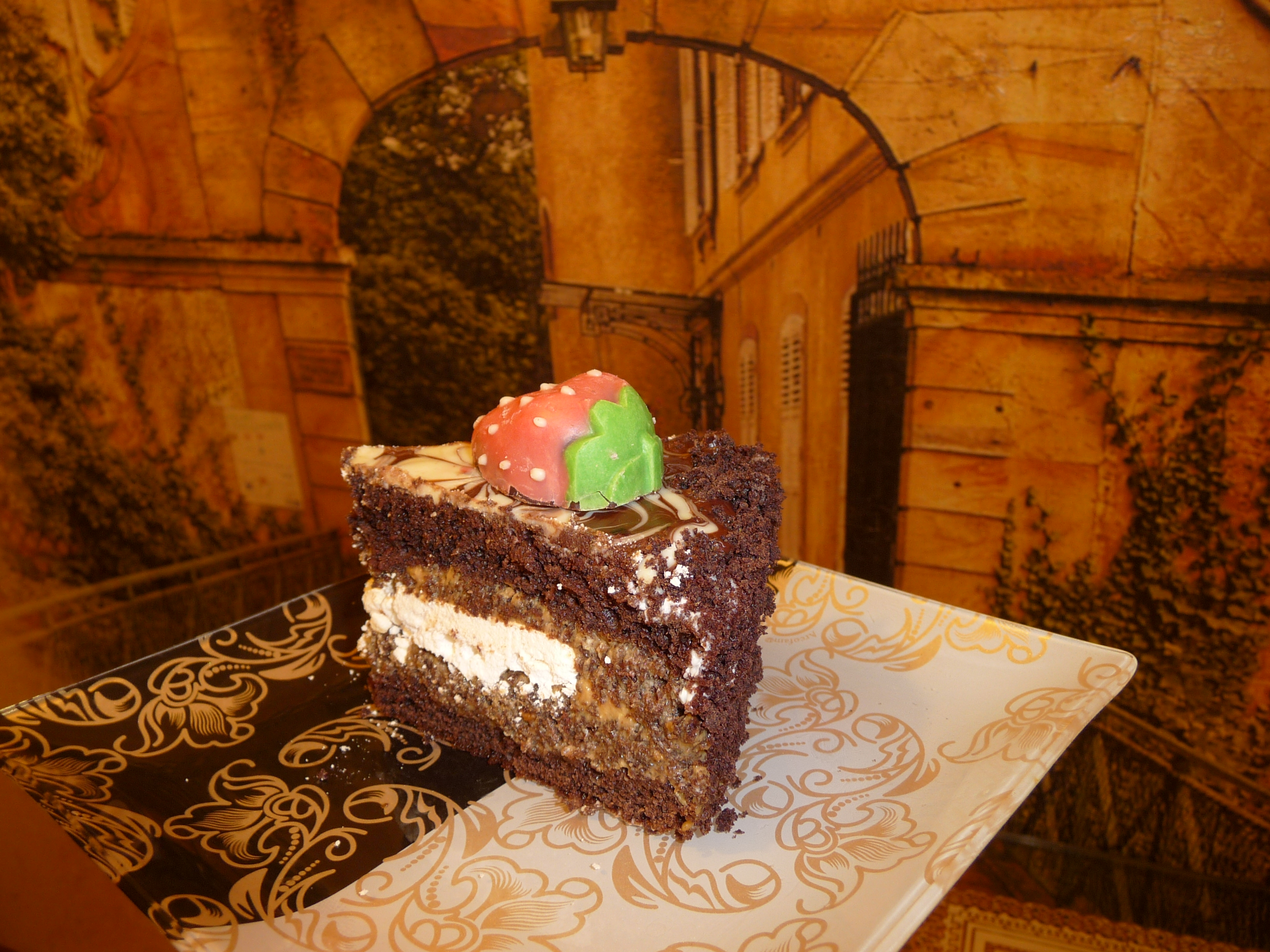 Шоколадный торт с безе и шоколадныи конфетами "клубничка": шаг 9