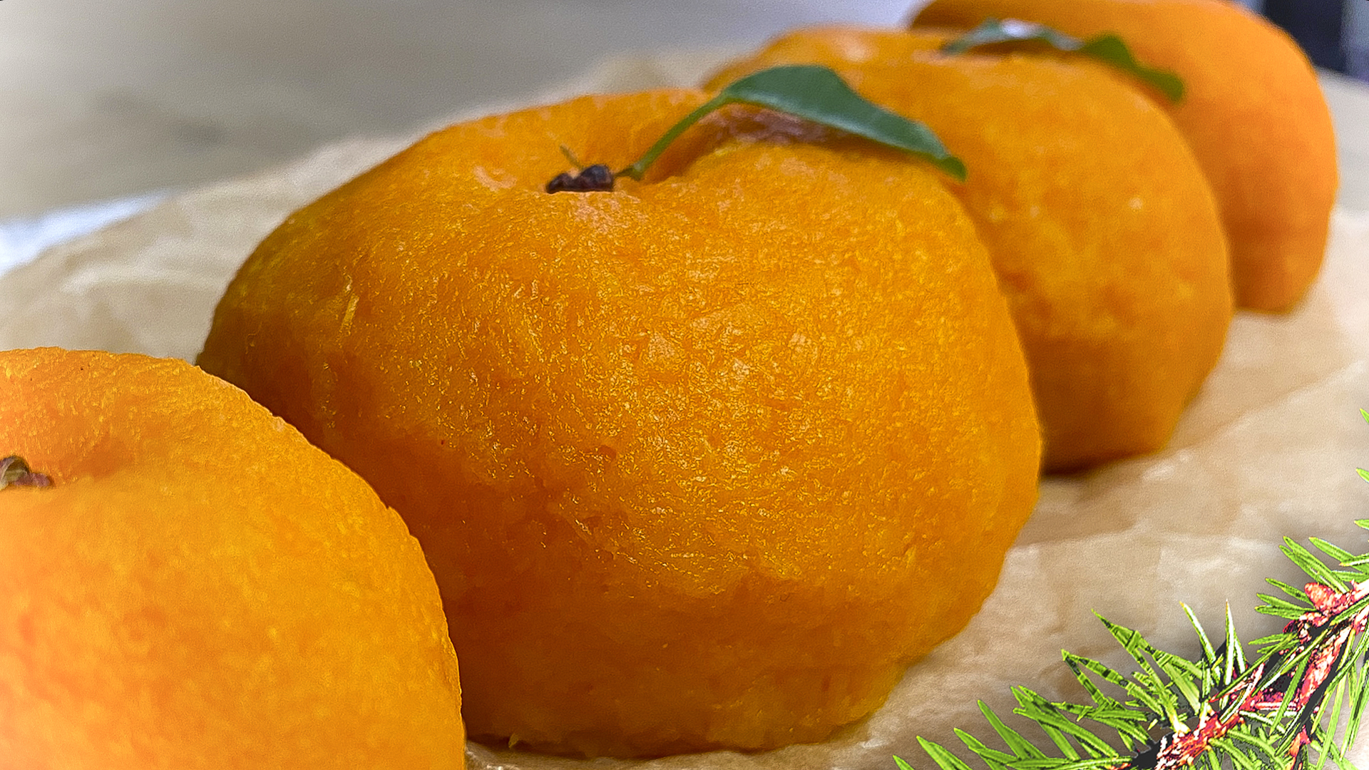 Фото к рецепту: Салат-закуска мандаринки на новый год с крабовыми палочками