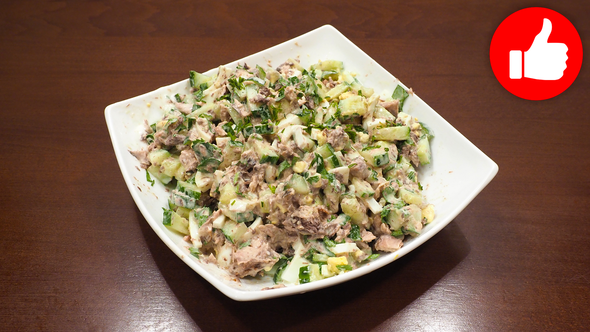 Фото к рецепту: Салат с огурцом, яйцом и тунцом