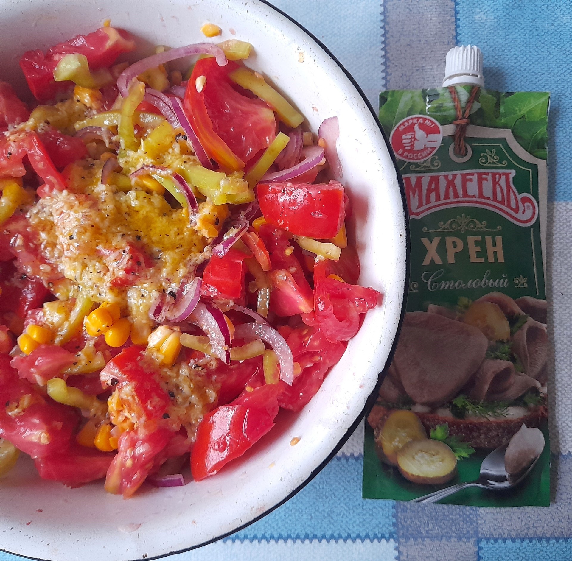 Салат из помидоров с кукурузой "махеевъ" #махеевъ: шаг 10