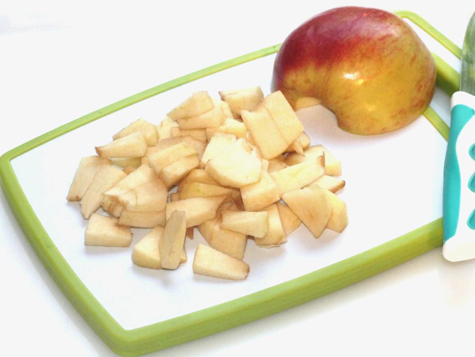 Фруктовое желе из свежих яблок и вишен: шаг 1