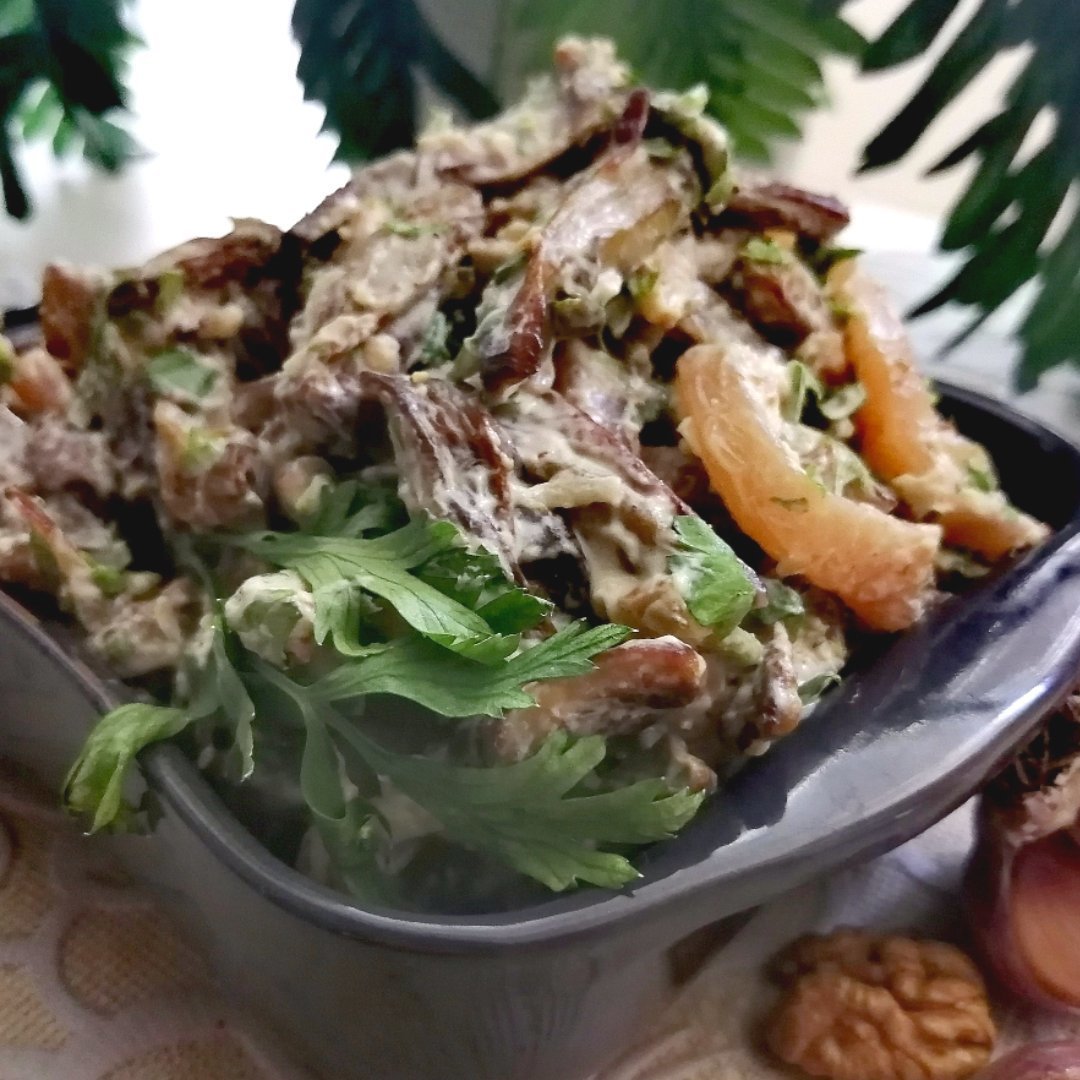 Фото к рецепту: Салат из баклажанов с мясом на праздничный стол