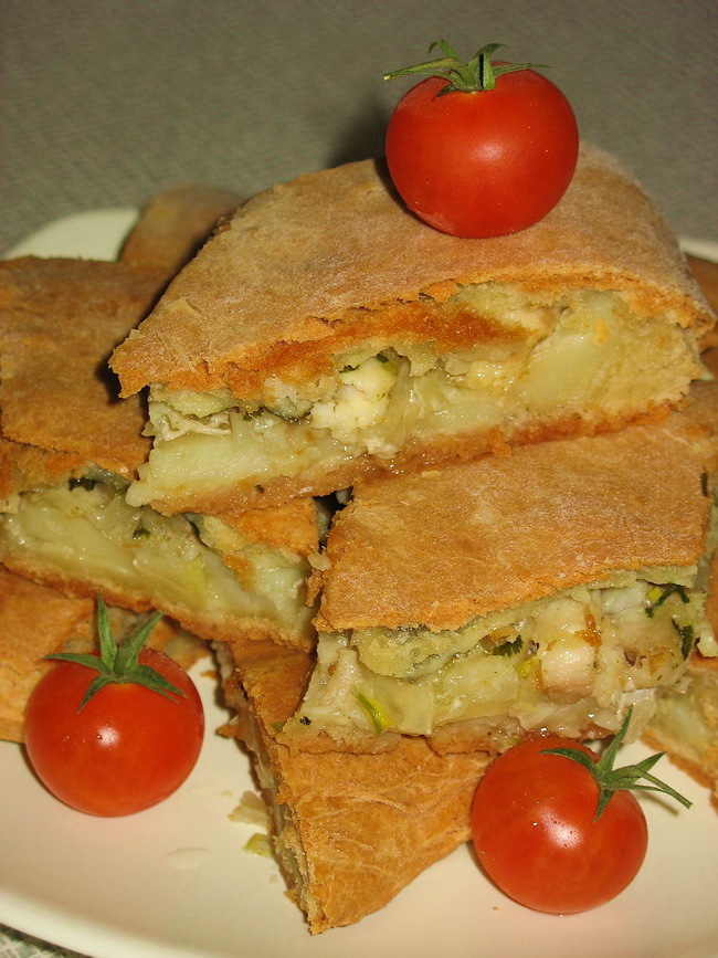 Фото к рецепту: Рыбный пирог с пангасиусом и картофелем