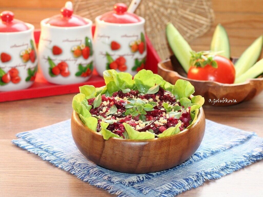 Фото к рецепту: Гречневый салат с овощами и соусом