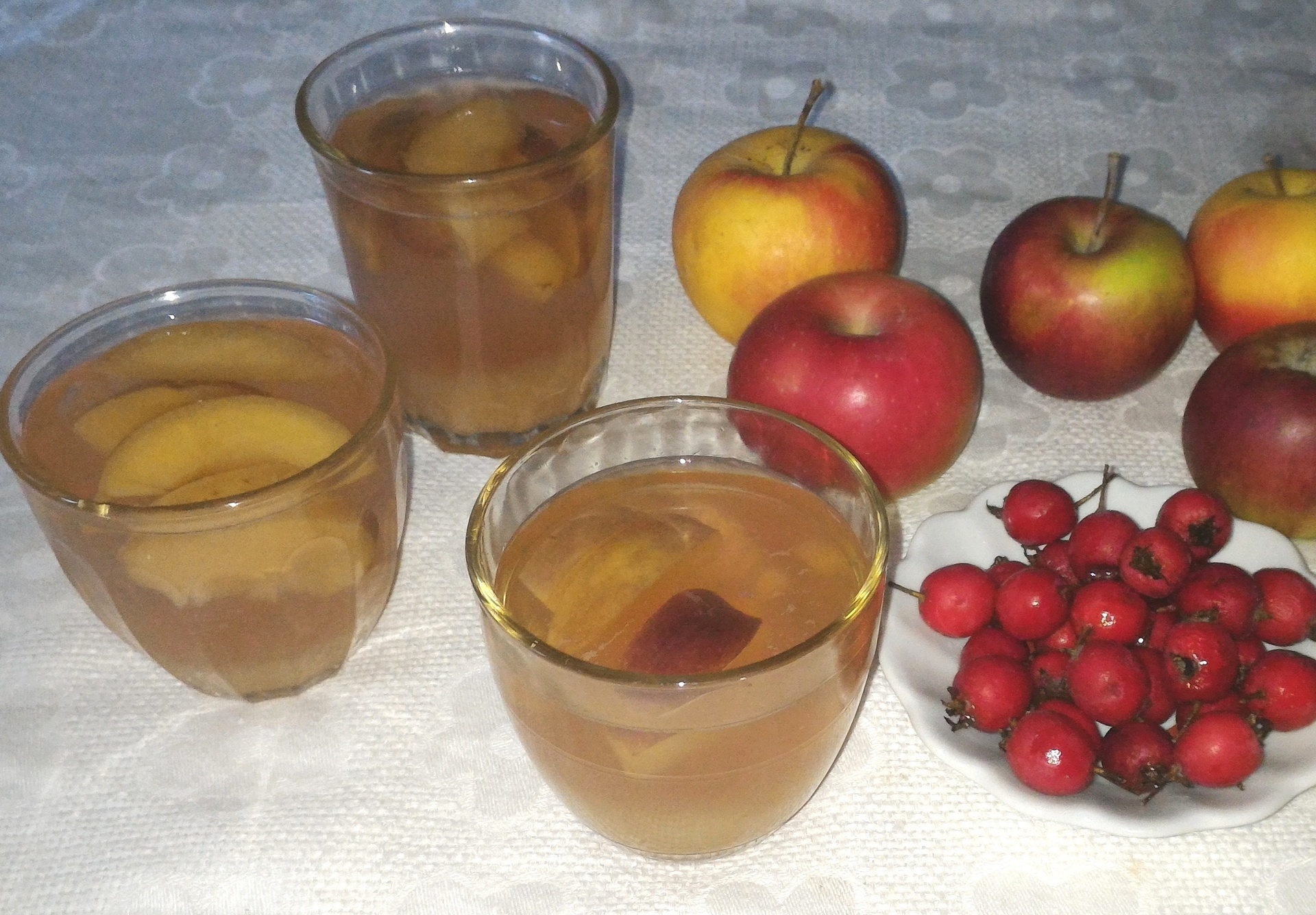 Фото к рецепту: Компот с боярышником и яблоками#постныйстол