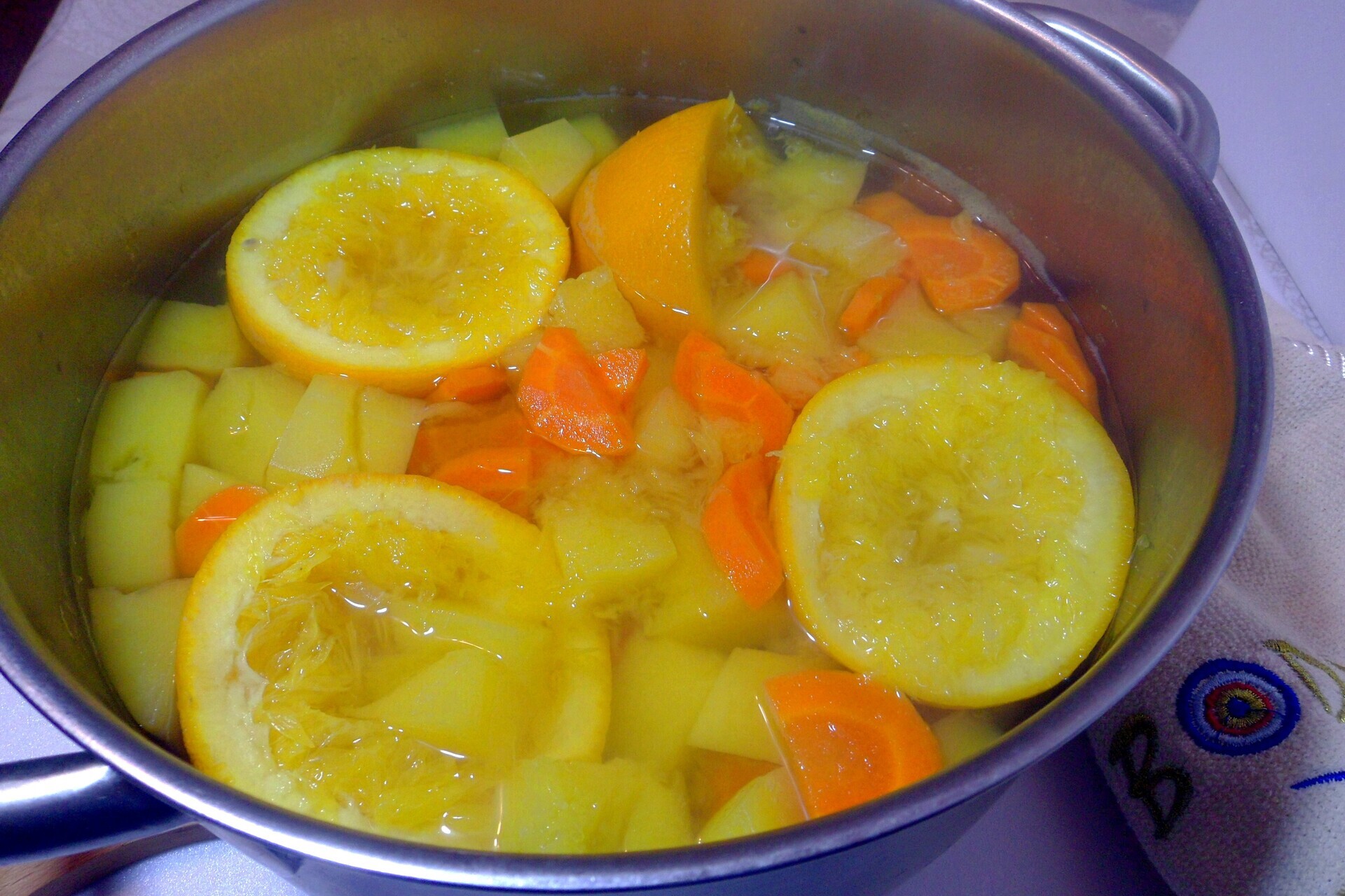 Натуральный сок из тыквы, моркови и цитрусовых на зиму: шаг 4