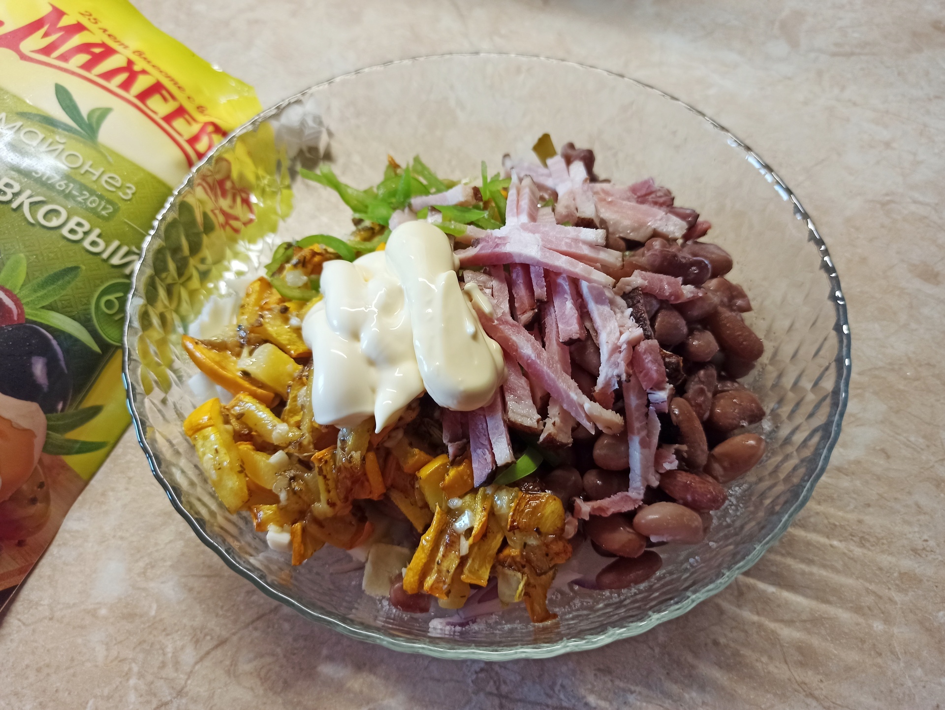 Салат с жаренными кабачками, фасолью и беконом #махеевъ: шаг 5