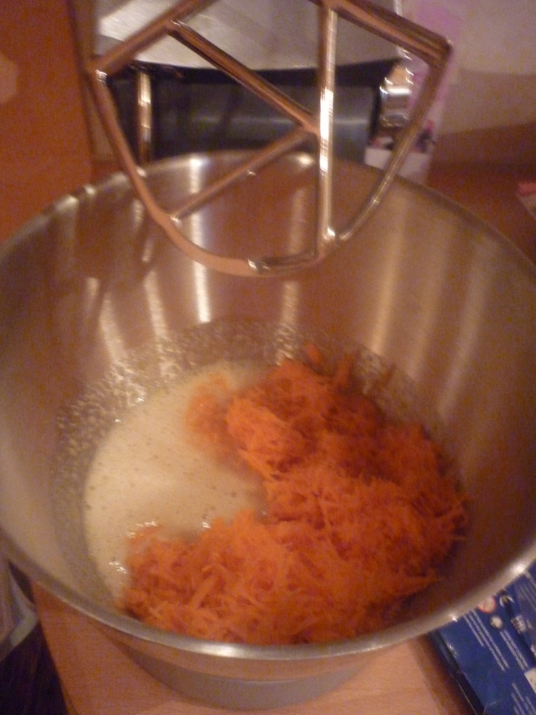 Морковно-черёмуховый торт "на радость хвостикам": шаг 2