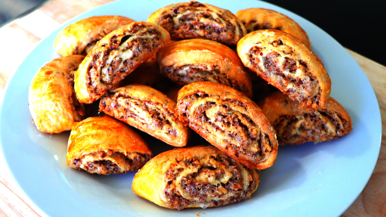 Фото к рецепту: Печенье на кефире с орехами