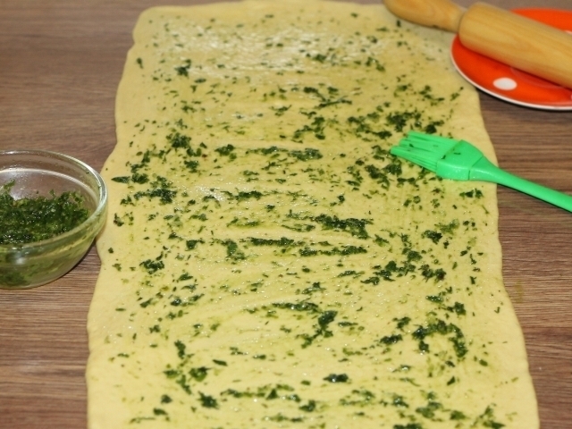 Хлеб с зеленым чесночным соусом: шаг 14