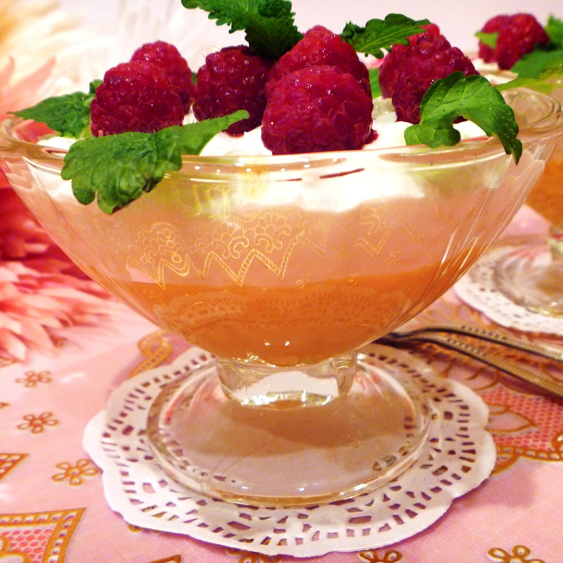 Фото к рецепту: Десерт из сливочного риса с манговым желе