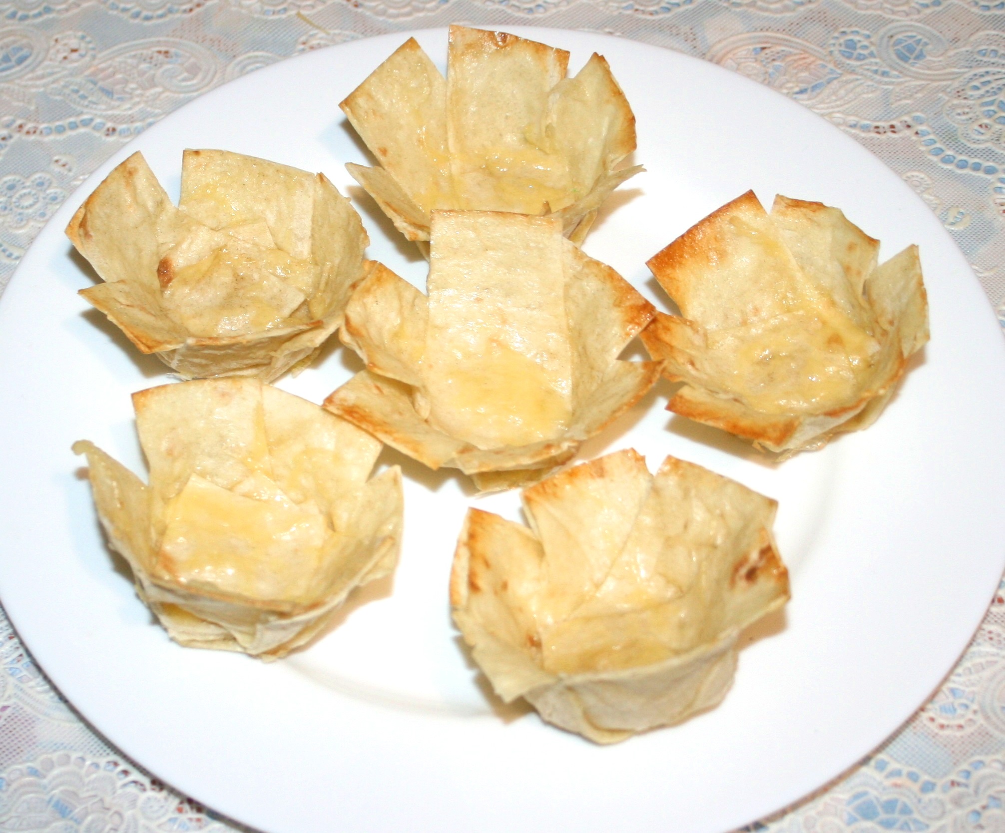 Овощной салат с креветками в тарталетках из лаваша: шаг 4