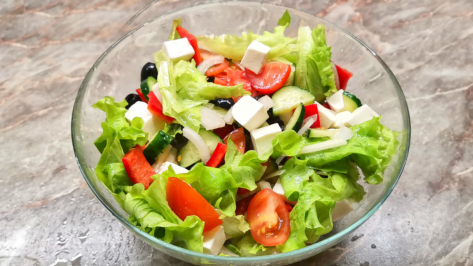 Фото к рецепту: Греческий салат за 10 минут