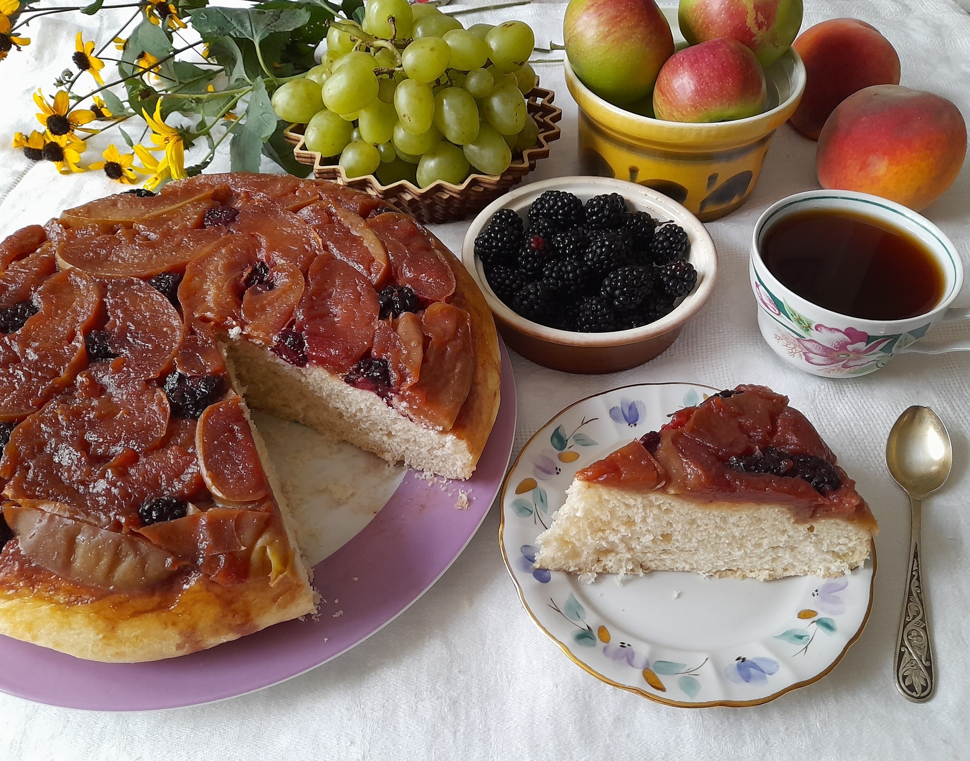 Дрожжевой пирог с яблоками и ежевикой: шаг 20