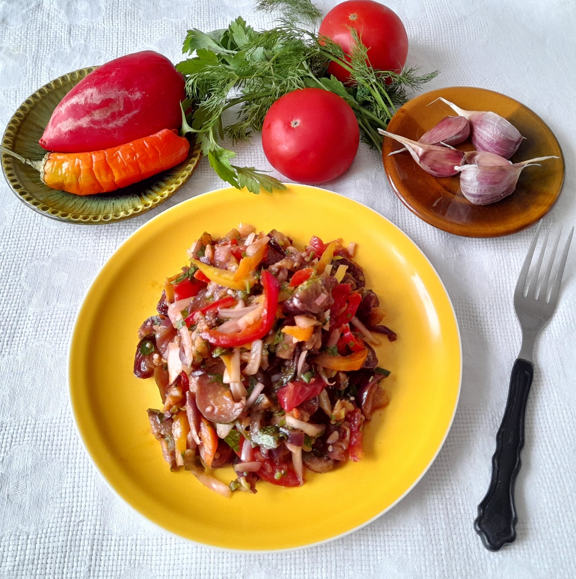 Салат из баклажанов с овощами и кетчупом "махеевъ"#махеевъ: шаг 14