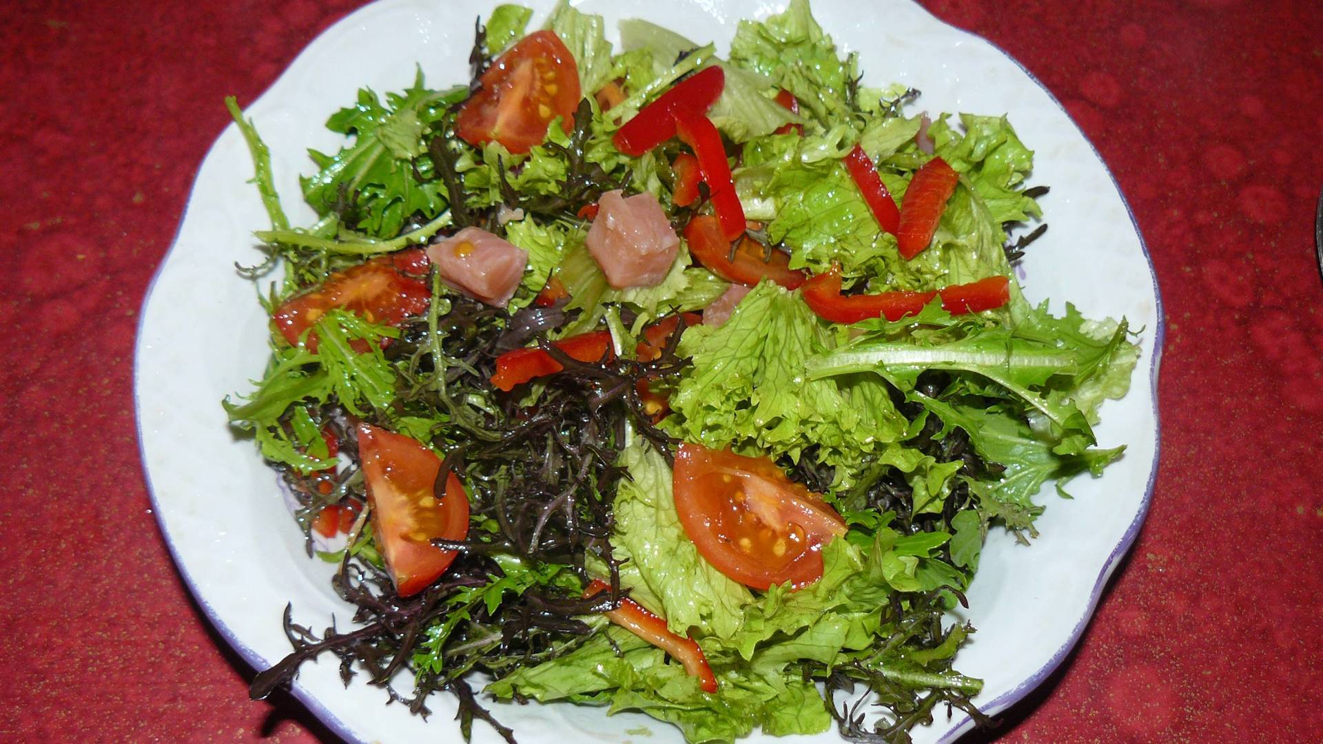 Фото к рецепту: Салат с лососем