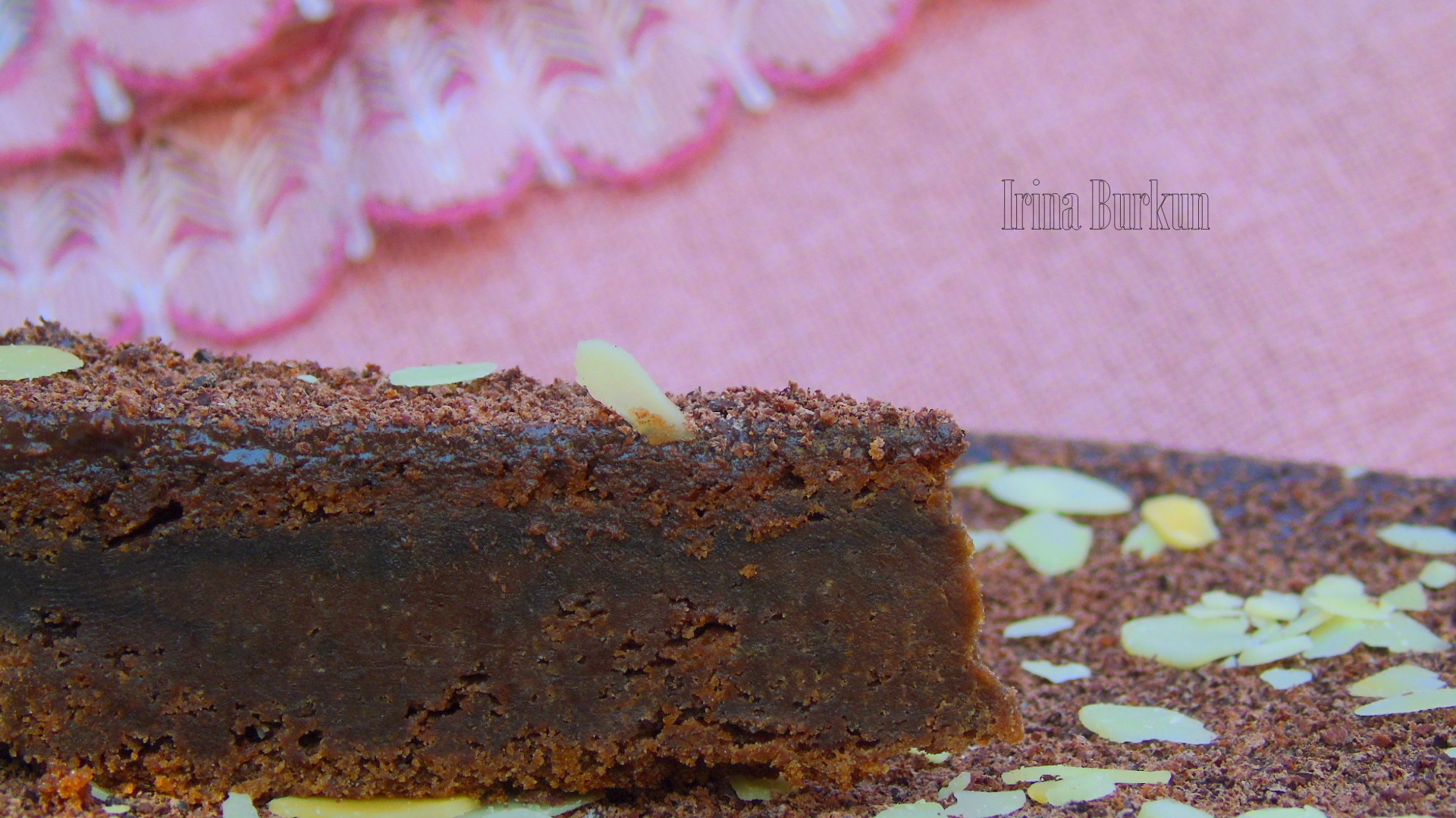 Фото к рецепту: Шоколадный торт (трюфельный)