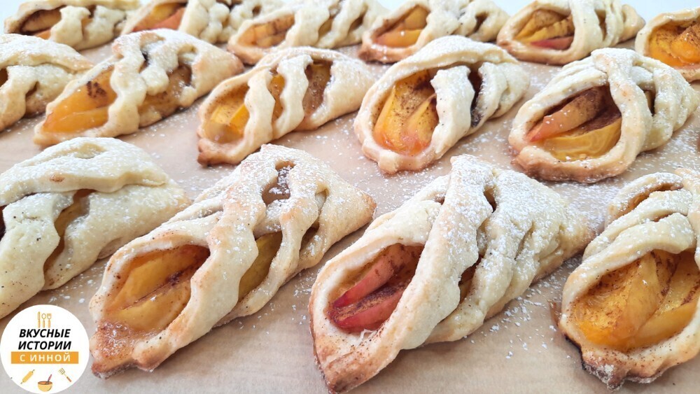 Фото к рецепту: Печенье на сметане с персиками