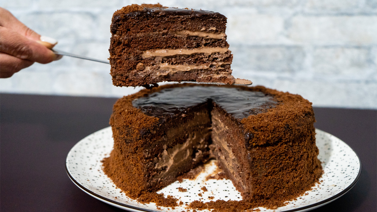 Фото к рецепту: Шоколадный торт - прага