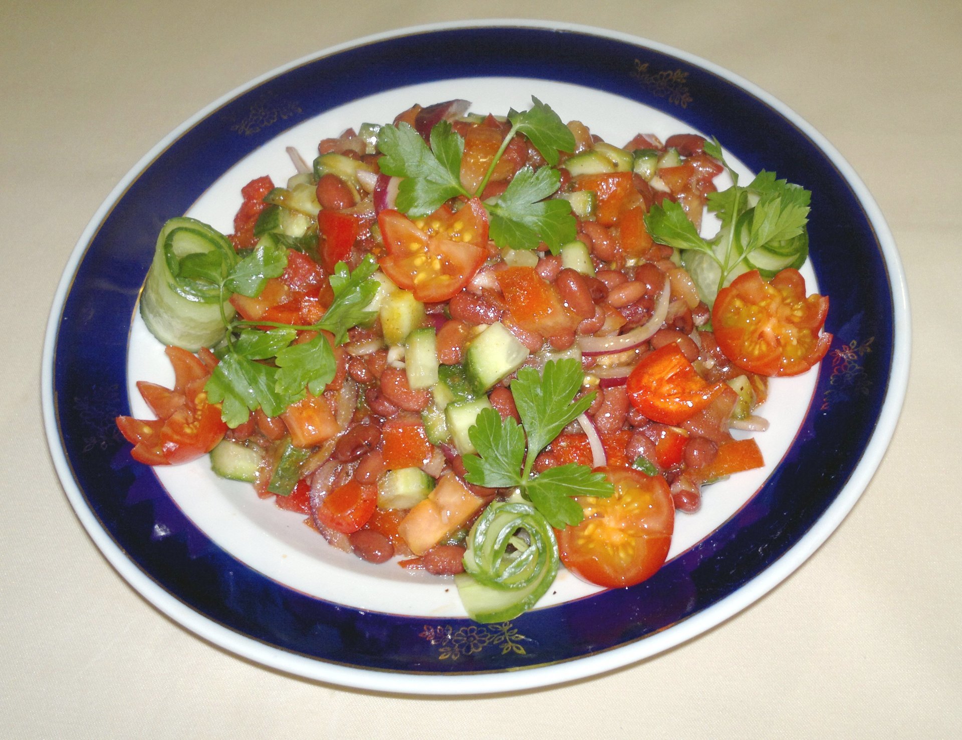Фото к рецепту: Салат из овощей с фасолью #постныйстол