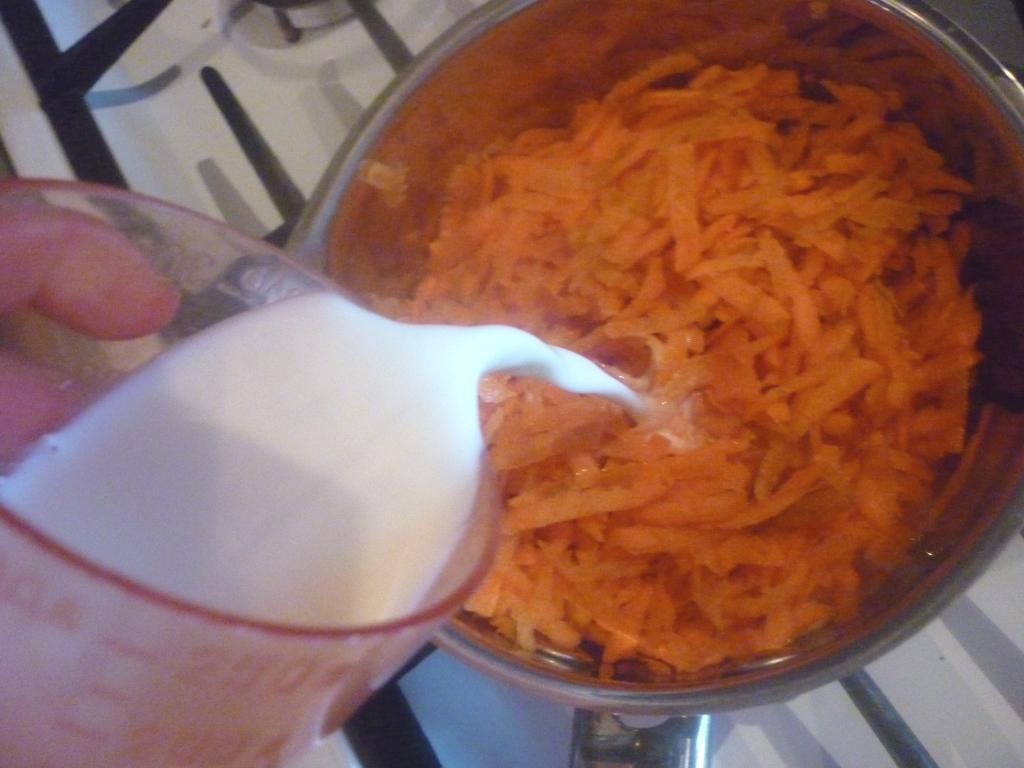 Пудинг из моркови и яблок: шаг 1