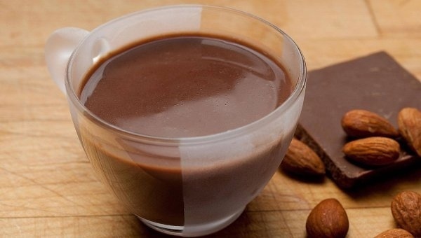 Фото к рецепту: Какао с корицей и гвоздикой