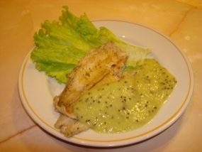 Фото к рецепту: Рыба под соусом киви