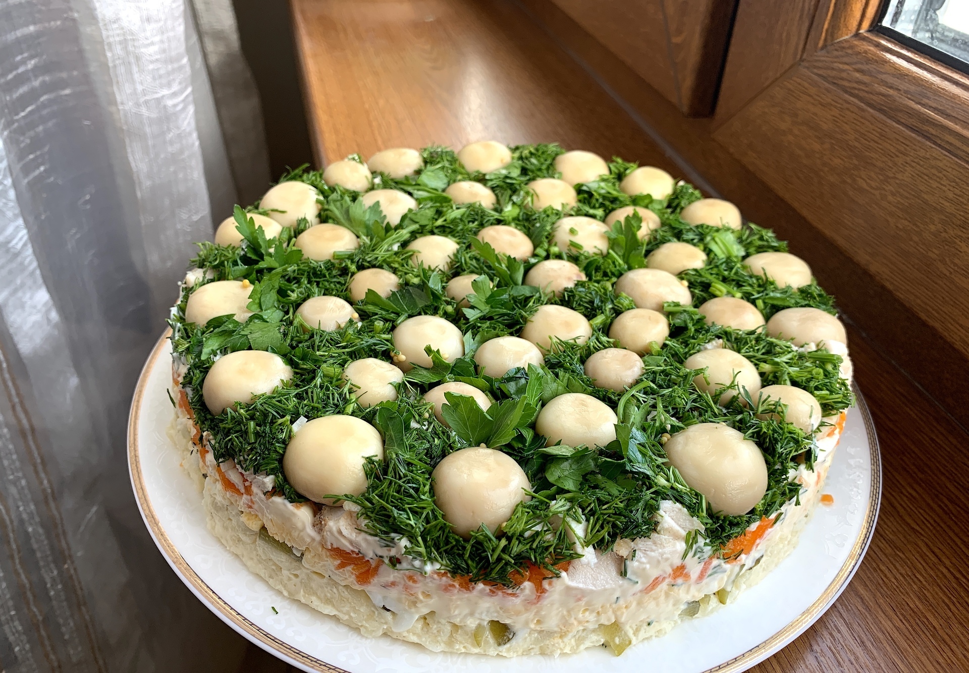 Фото к рецепту: Салат "грибная поляна" с шампиньонами